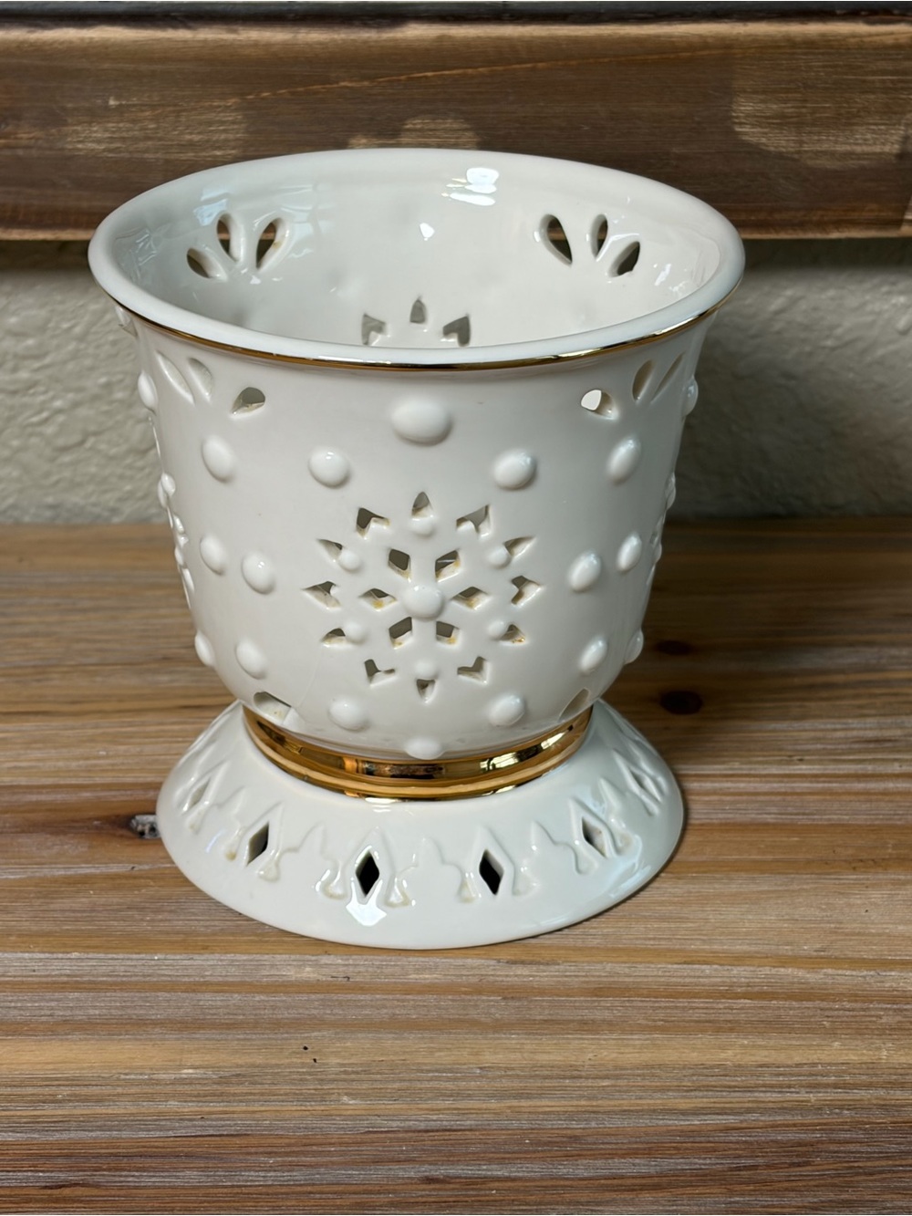 Lenox Snowflake Votive/Tealight Holder with 24k Gold Trim Accents